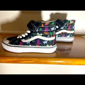Vans SK8-Hi Reissue 138 V, Dinosaurs, Elastic laces, Velcro upper.